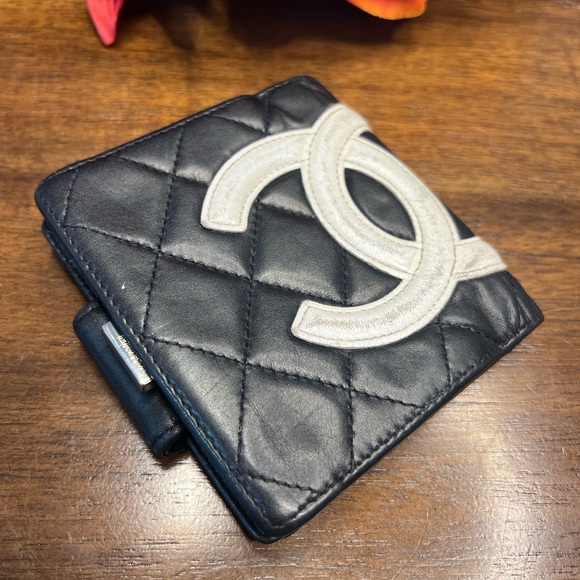 Authentic Chanel Cambon Compact Wallet - EUC - Picture 12 of 12